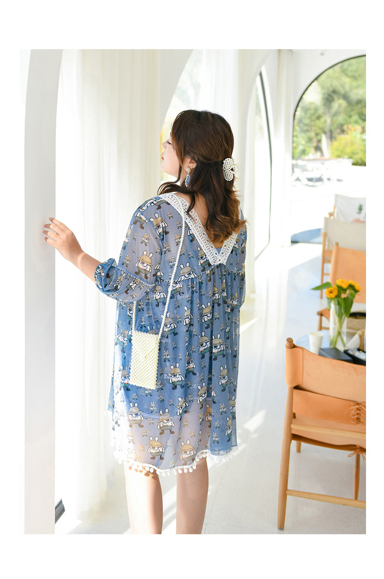 ชุดว่ายน้ำคนอ้วน 6xlพร้อมส่ง :ชุดว่ายน้ำset 3ชิ้นไซส์ใหญ่สีฟ้าแต่งลายการ์ตูนมีบรา กางเกงขาสั้นและเสื้อคลุมแต่งสายผูกโบว์ด้านหน้าแบบน่ารักมากๆจ้า: ขนาด- บรารอบอก 38 - 46 นิ้ว- เอว 36 - 44 นิ้ว- สะโพก 40 - 54 นิ้ว- เสื้อคลุมรอบอกกว้าง 52 นิ้ว