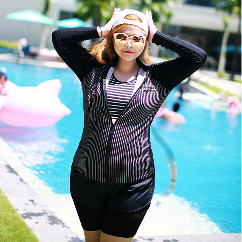 ชุดว่ายน้ำคนอ้วน แขนยาวแบบสปอร์ต 5xl พร้อมส่ง :ชุดว่ายน้ำไซส์ใหญ่แต่งลายทางแขนขายาว set 5ชิ้นมีบรา เสื้อคลุมแขนยาวซิปหน้า บิกินี่ กางเกงขาสั้นและกางเกงขายาว แบบสวยน่ารักมากๆจ้า :- บรารอบอก 40 - 50 นิ้ว- บิกินี่ เอว 34 - 44 นิ้ว // สะโพกเปิด - กางเกงขาสั้น