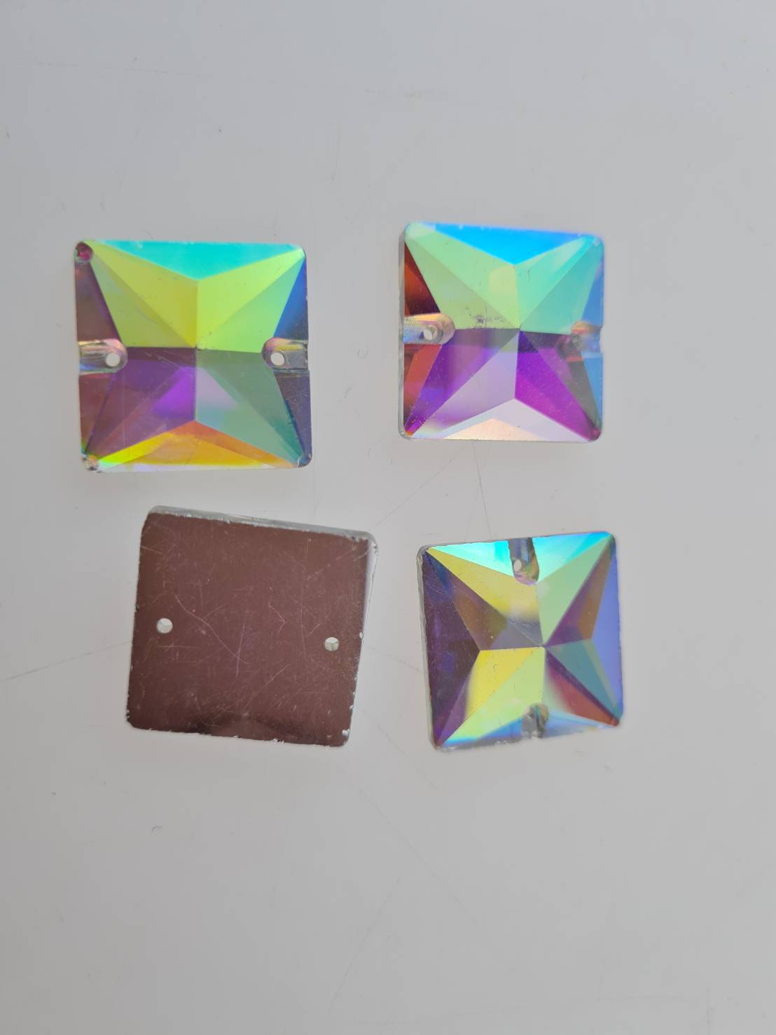 คลิสตัลน้ำมันก๊าด คริสตัลหยดน้ำสีรุ้ง คริสตัลหยดน้ำแบบเย็บสำหรับชุดลิเก หมอลำใช้ในงานเครื่องประดับต่างๆ