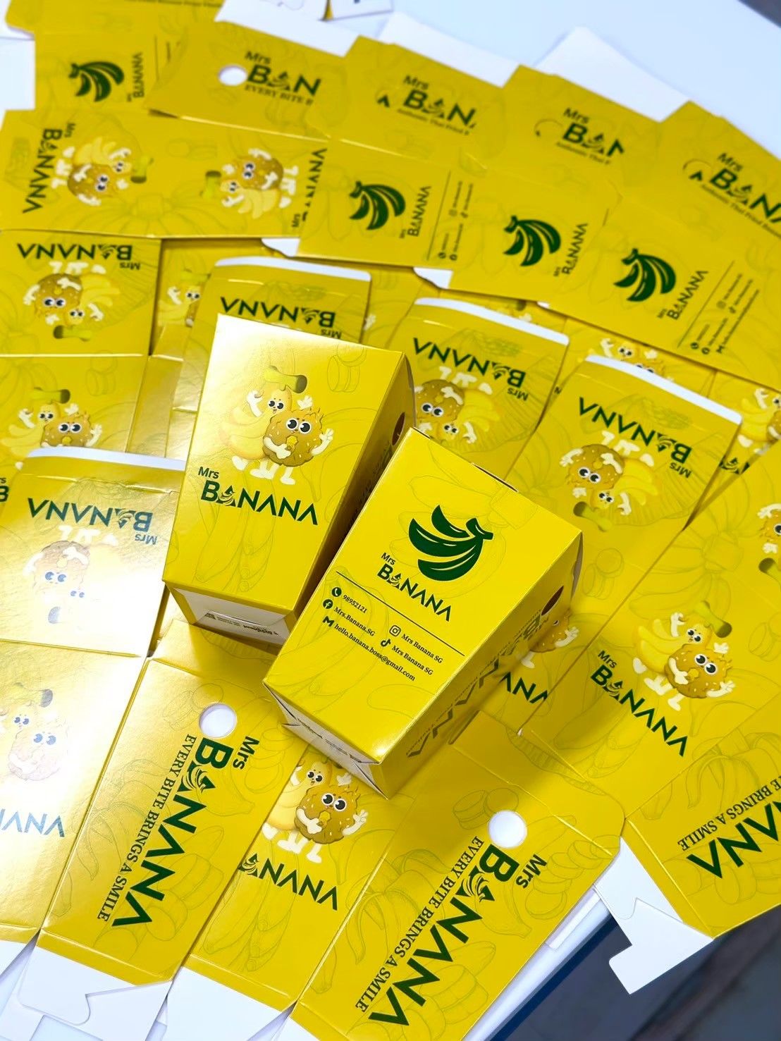 ผลงาน "กล่องไก่ป๊อปพิมพ์โลโก้"