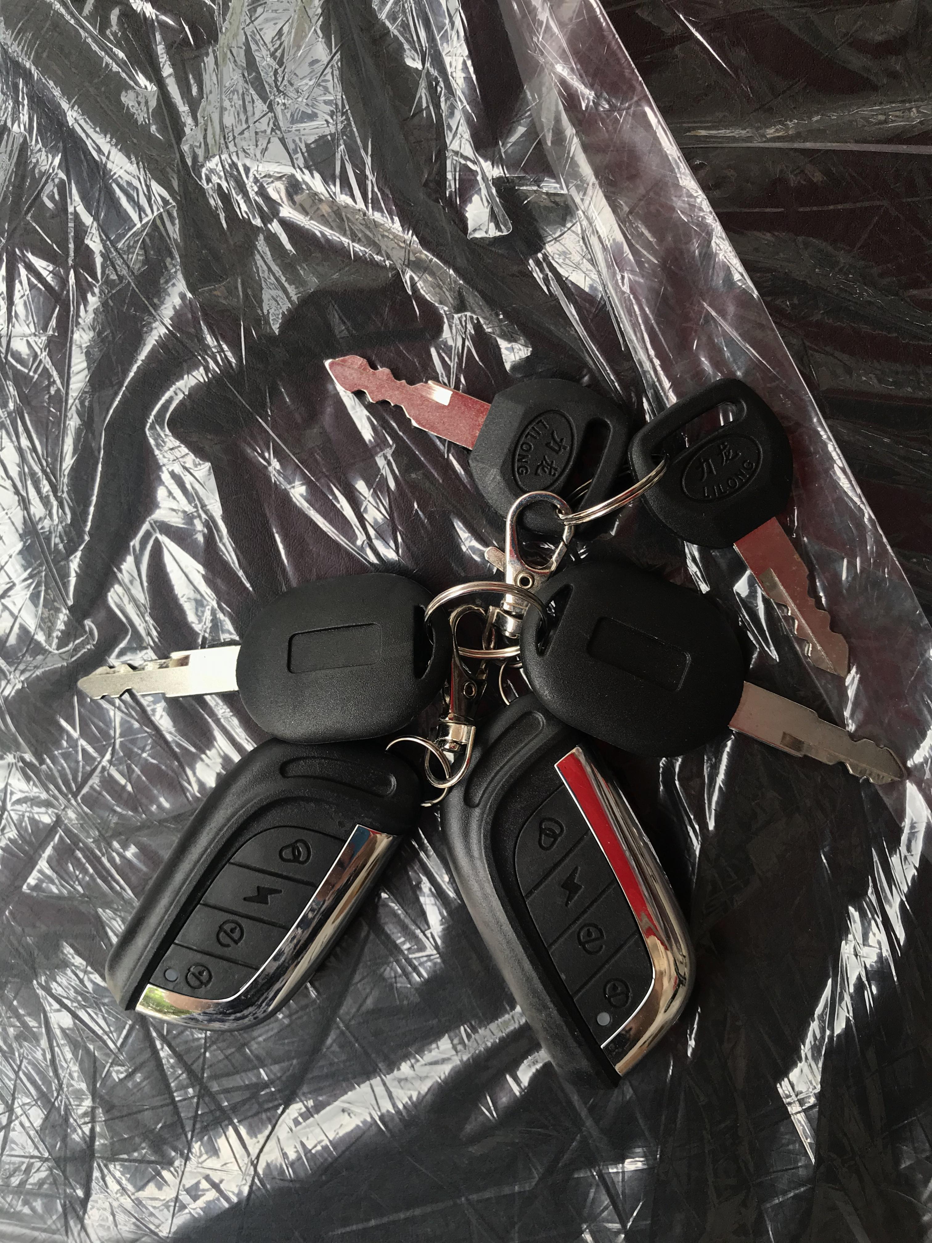 รถไฟฟ้า 4 ล้อ 3 ที่นั่ง รุ่น M-01 ยี่ห้อ CLP CAR สีขาว ขับแฮนด์บิด