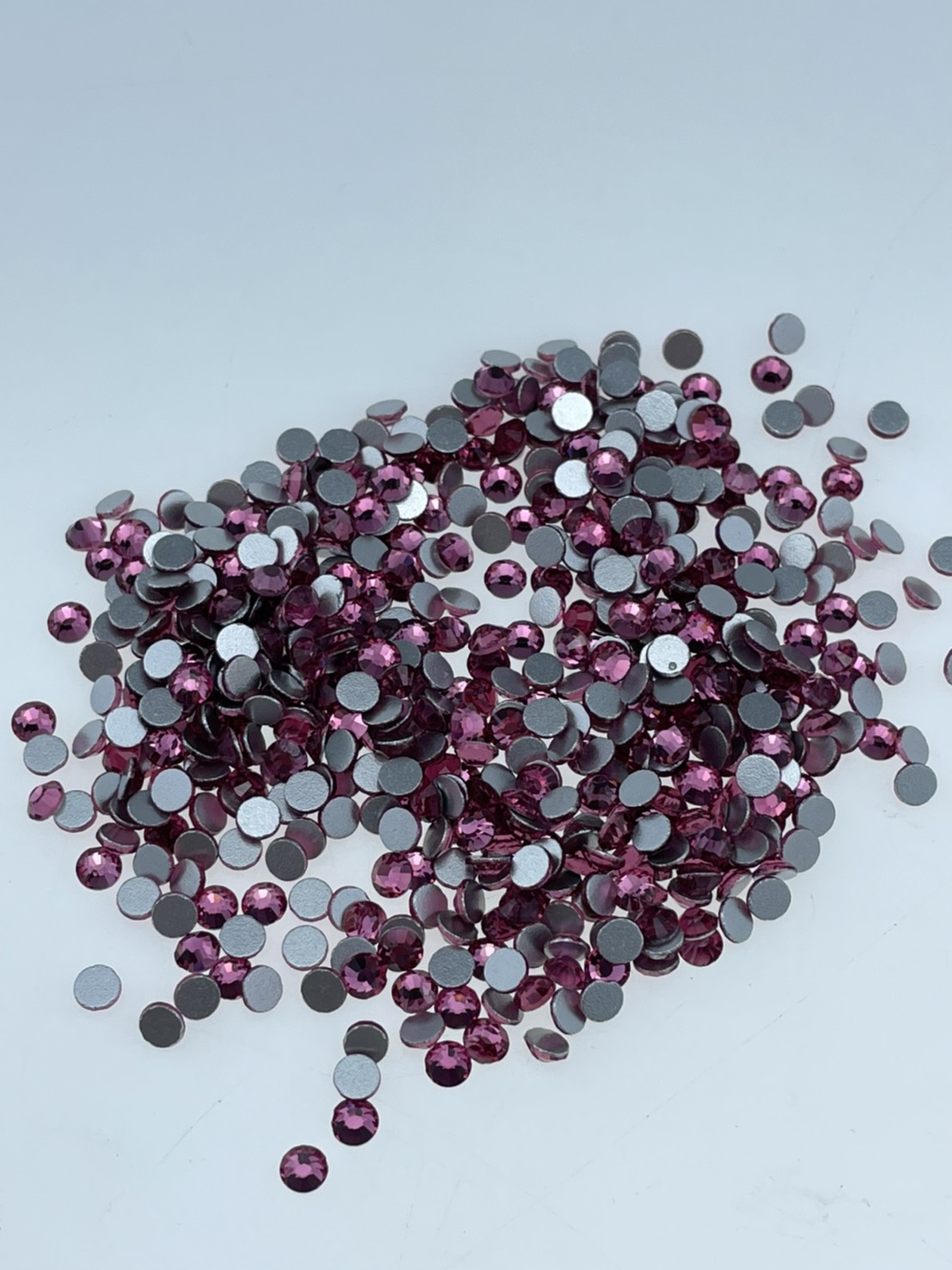 เพชรคริสตัลก้นตัด ขนาด SS12 (3.2มิลลิเมตร ) จำนวน 1440 เม็ดใช้งานง่ายเหมาะกับงาน DIYเสื้อผ้าต่างๆ
