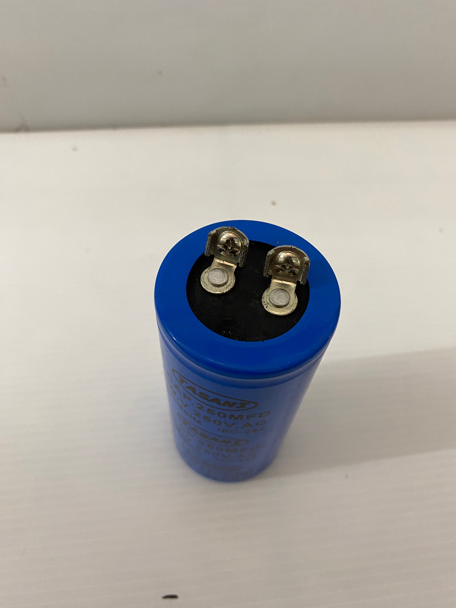 คาปาซิเตอร์ (คอนเดนเซอร์) 250uFx250v. TASANI