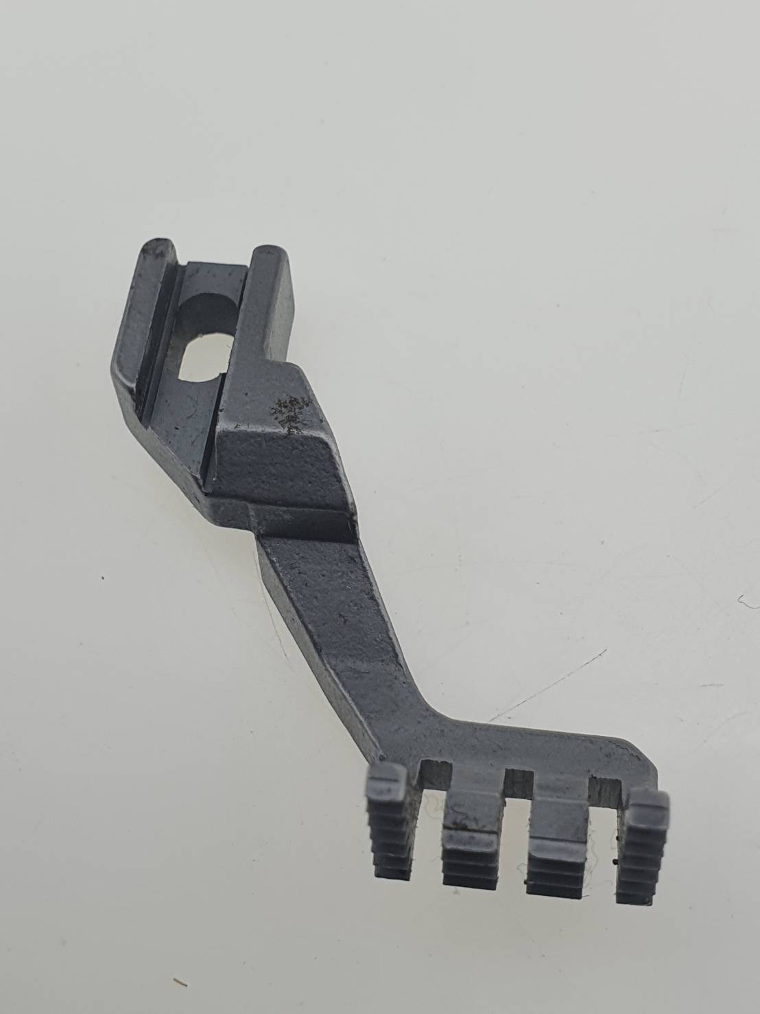 ชุดตีนผีจักรลา แป้นฟัน สำหรับจักรลาอุตสาหกรรม ระยะเข็ม 5.4 มิลลิเมตร