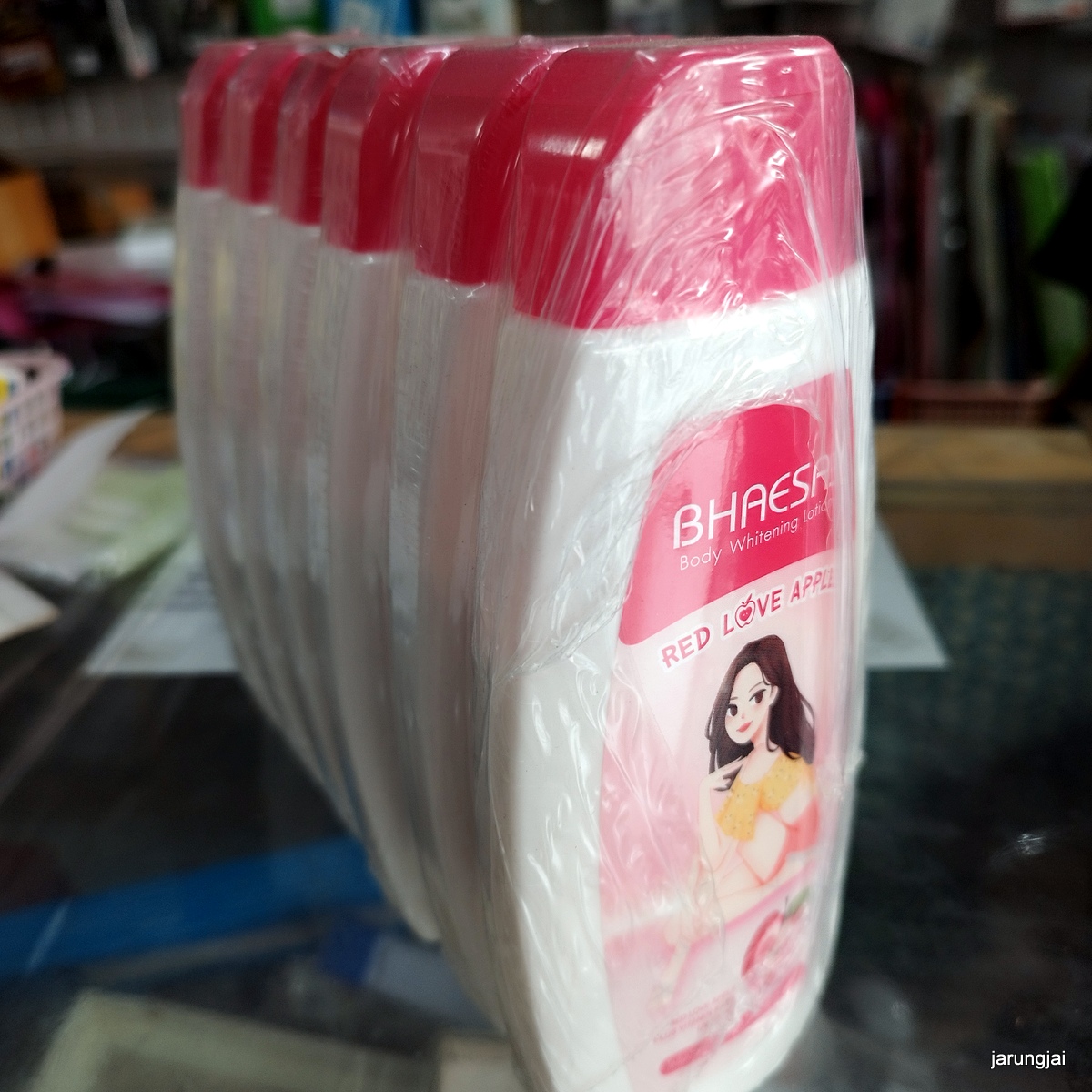 ครีมทาผิว เภสัช red love apple 150 มล. 6 ขวด