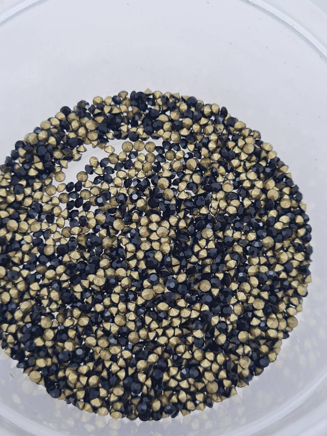 เพชรคริสตัลก้นแหลมขนาด 2.0 มิลลิเมตร (SS6) เพชรคริสตัลสำหรับงานเครื่องประดับ เพชร คริสตัล เบอร์ 6 ขนาด 2.0มิลลิเมตร 1 ถุงบรรจุ1440 เม็ด