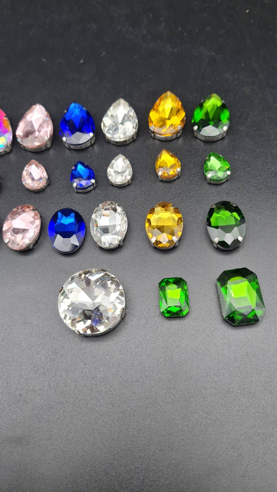 คริสตัลทรงหยดน้ำ คริสตัลทรงไข่ คริสตัลสีเหลี่ยม ขนาดต่างๆสำหรับงานเครื่องประดับตกแต่งและประดับองค์พระ