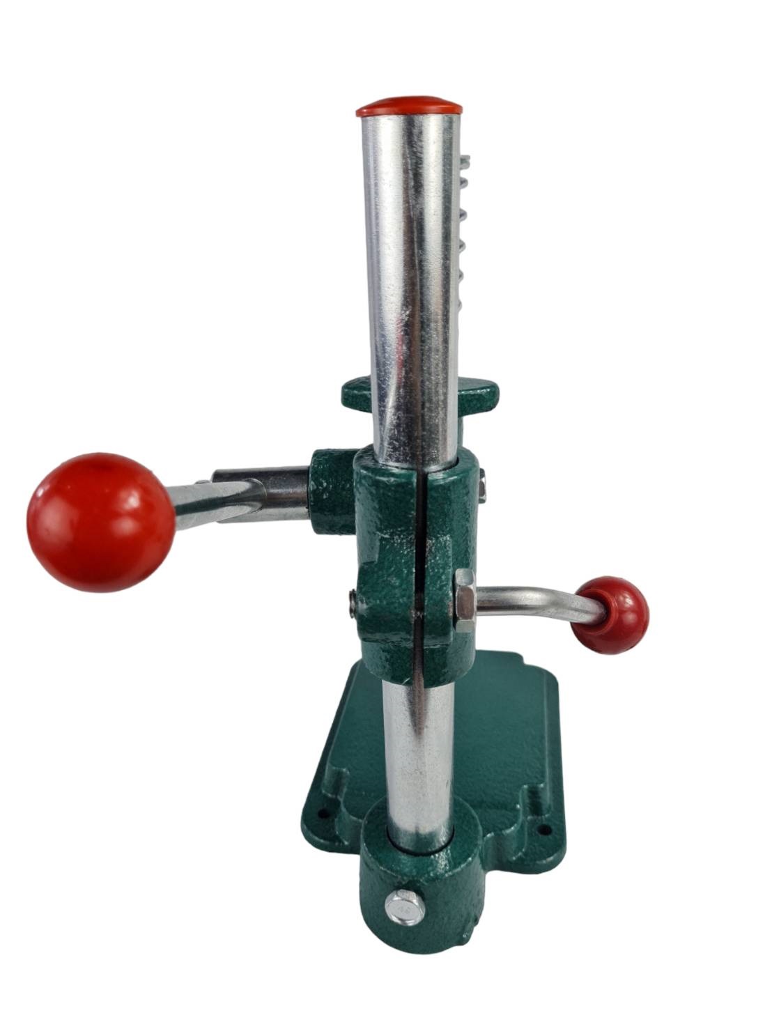 เครื่องกดเอนกประสงค์ สำหรับงานกดโดยใช้มือทั่วไป สามารถใช้กดกระดุมผ้าตอกตาไก่ หรือเจาะรูบนผ้าใช้กับงานผ้า เครื่องกด