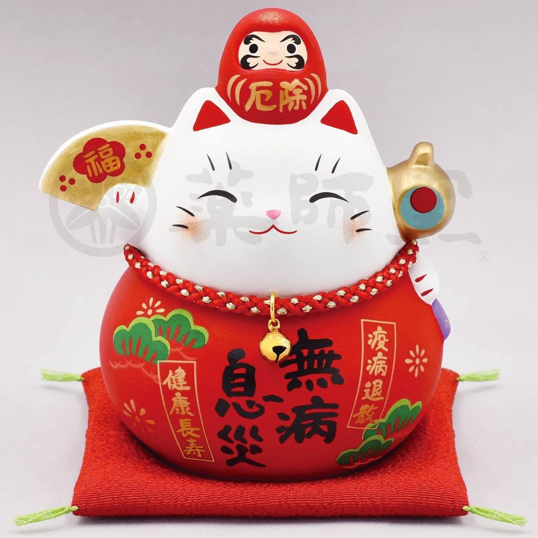 [PRE-ORDER] แมวกวักญี่ปุ่น แมวสีขาว ตัวสีแดง Size 11 cm แมวกวักนำโชค Lucky Cat ManekiNeko Beckoning Cat นำเข้าจากญี่ปุ่น