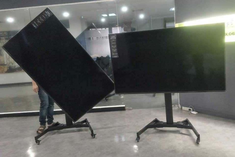 ขาตั้งพื้นทีวีมีล้อเลื่อน 37-75 นิ้ว (แขวนแนวตั้ง-นอน) สีดำ รุ่น MT-F8500