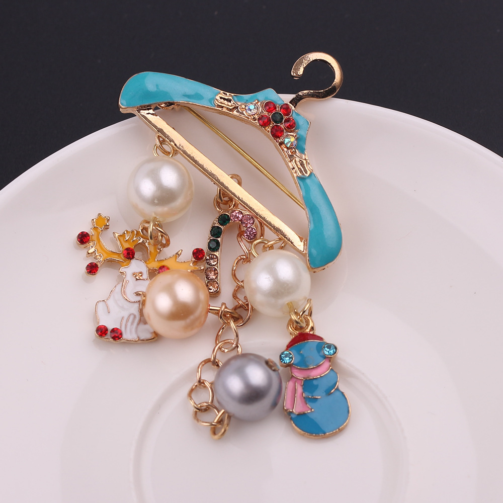 เข็มกลัดติดชุด สวย หรู ดูดี มีให้เลือกหลายสิบแบบ น่ารัก กันสารพัดเลยจร้าา Set VV