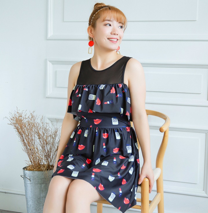 ชุดว่ายน้ำไซส์ใหญ่ พร้อมส่ง :ชุดว่ายน้ำสาวอวบแฟชั่นสีดำแต่งลายปากเว้าไหล่ใส่ได้สองแบบ มีกางเกงขาสั้นใส่ด้านในน่ารักมากๆจ้า:รอบอก36-44นิ้ว เอว34-44นิ้ว สะโพก36-46นิ้วจ้า