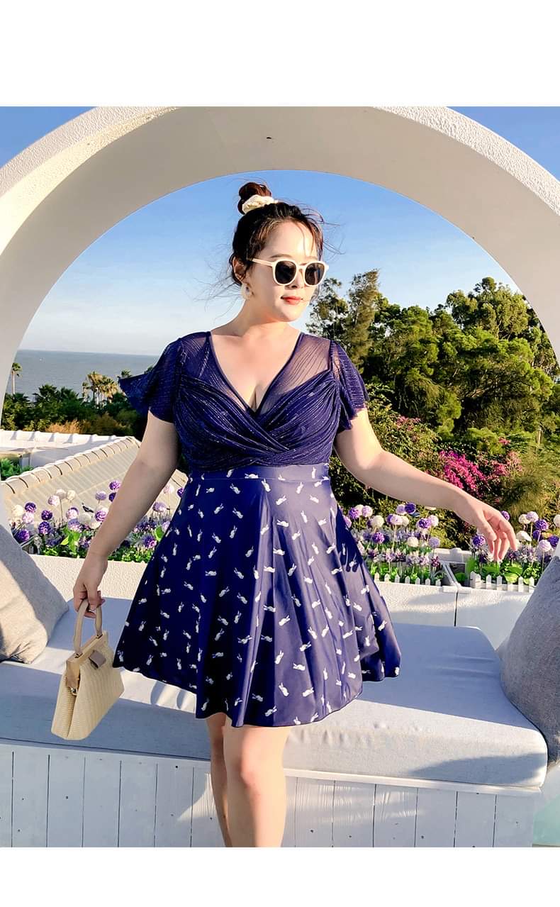 ชุดว่ายน้ำคนอ้วน วันพีช 9Xl พร้อมส่ง :ชุดว่ายน้ำไซส์ใหญ่ชุดเที่ยวทะเลสีน้ำเงินลายกราฟฟิกแต่งผ้าซีทรู มีกางเกงขาสั้นใส่ด้านในแบบสวย sexyมากๆจ้า ขนาด - รอบอก 50 - 60 นิ้ว - เอว 44 - 54 นิ้ว - สะโพก 50 - 64 นิ้ว