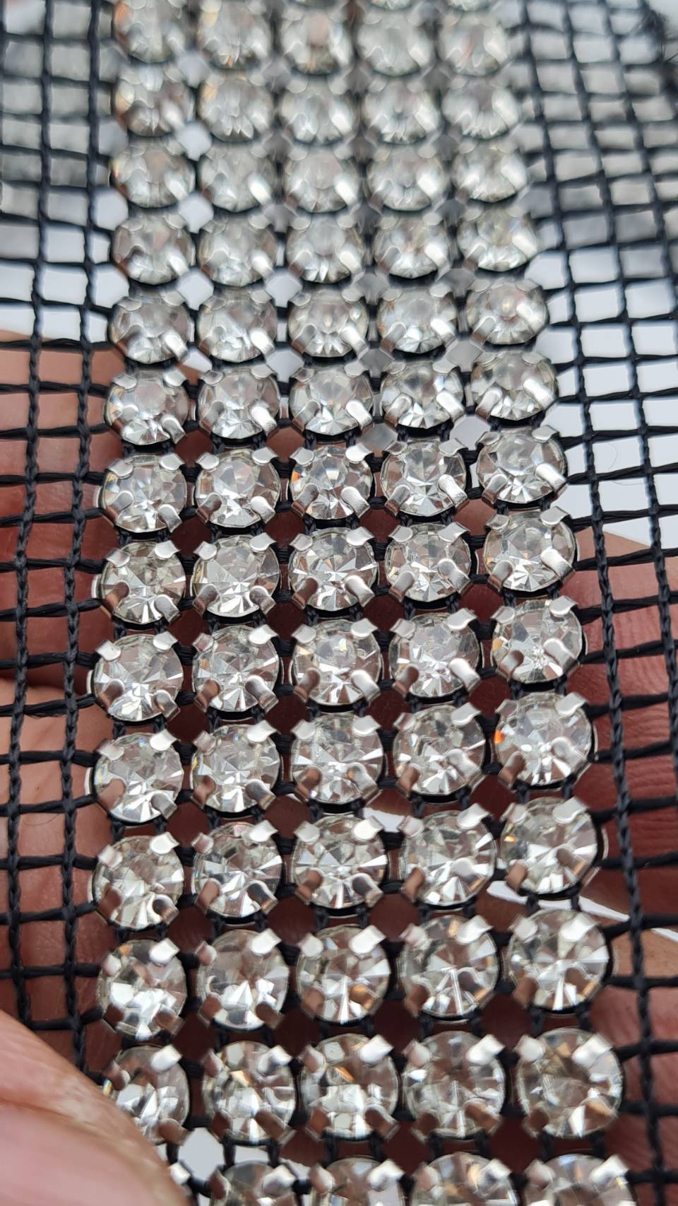 เพชรแถวตาข่ายขนาด 5มิลลิเมตร SS20 สีขาวใสความกว้าง 1 นิ้ว มี 5 แถวเพชร เพชรเส้น คริสตัลหนามเตย ประดับชุดโขน วัวลาน หนามเตยวัวลาน