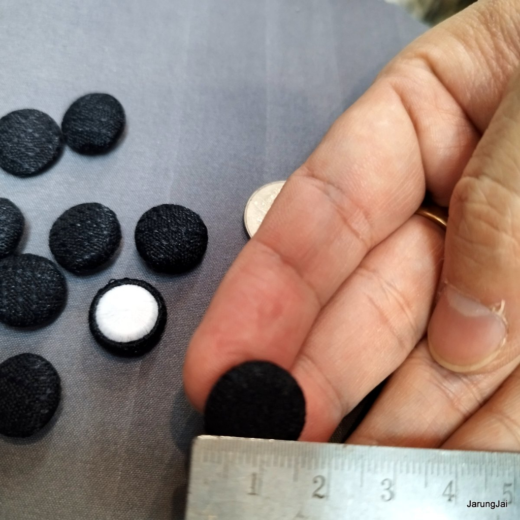 กระดุม สีดำ ผ้าลายลูกแก้ว ศรีสะเกษ ขายเป็นเม็ด bottom