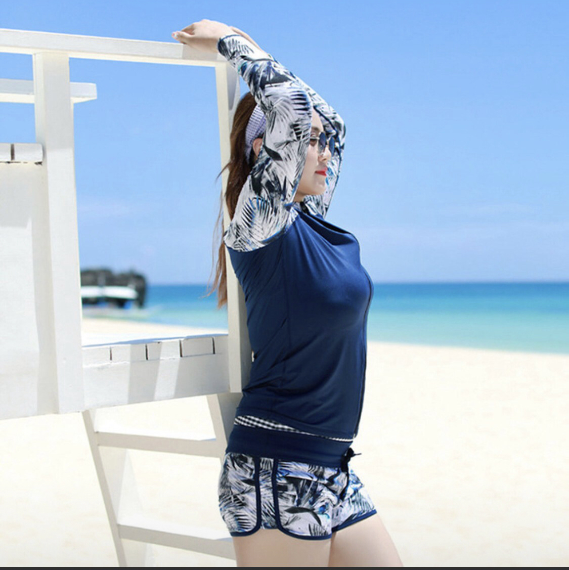 ชุดว่ายน้ำคนอ้วน 5xl พร้อมส่ง:ชุดว่ายน้ำไซส์ใหญ่สีน้ำเงินซิปหน้าแขนยาว แต่งลายใบไม้ set 3 ชิ้นมีบรา เสื้อคลุมแขนยาวและกางเกงขาสั้น แบบเก๋น่ารักมากๆจ้า : ขนาด - บรารอบอก 42 - 52 นิ้ว- เอว 34 - 44 นิ้ว - สะโพก 34 - 50 นิ้ว- เสื้อคลุมกว้าง 40 - 52 นิ้ว