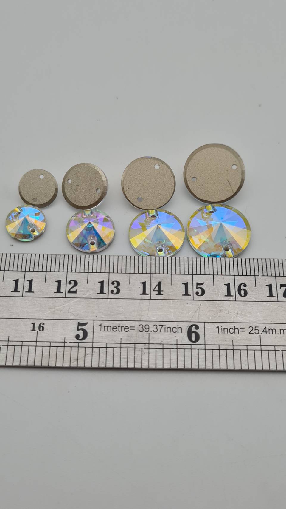 คริสตัลหยดน้ำ K9 คริสตัลหยดน้ำเหมือนแท้ คริสตัลกลมมีรูสำหรับเย็บ คริสตัลน้ำมันก๊าด ใช้งานประดับชุดลิเกและเครื่องประดับลิเก