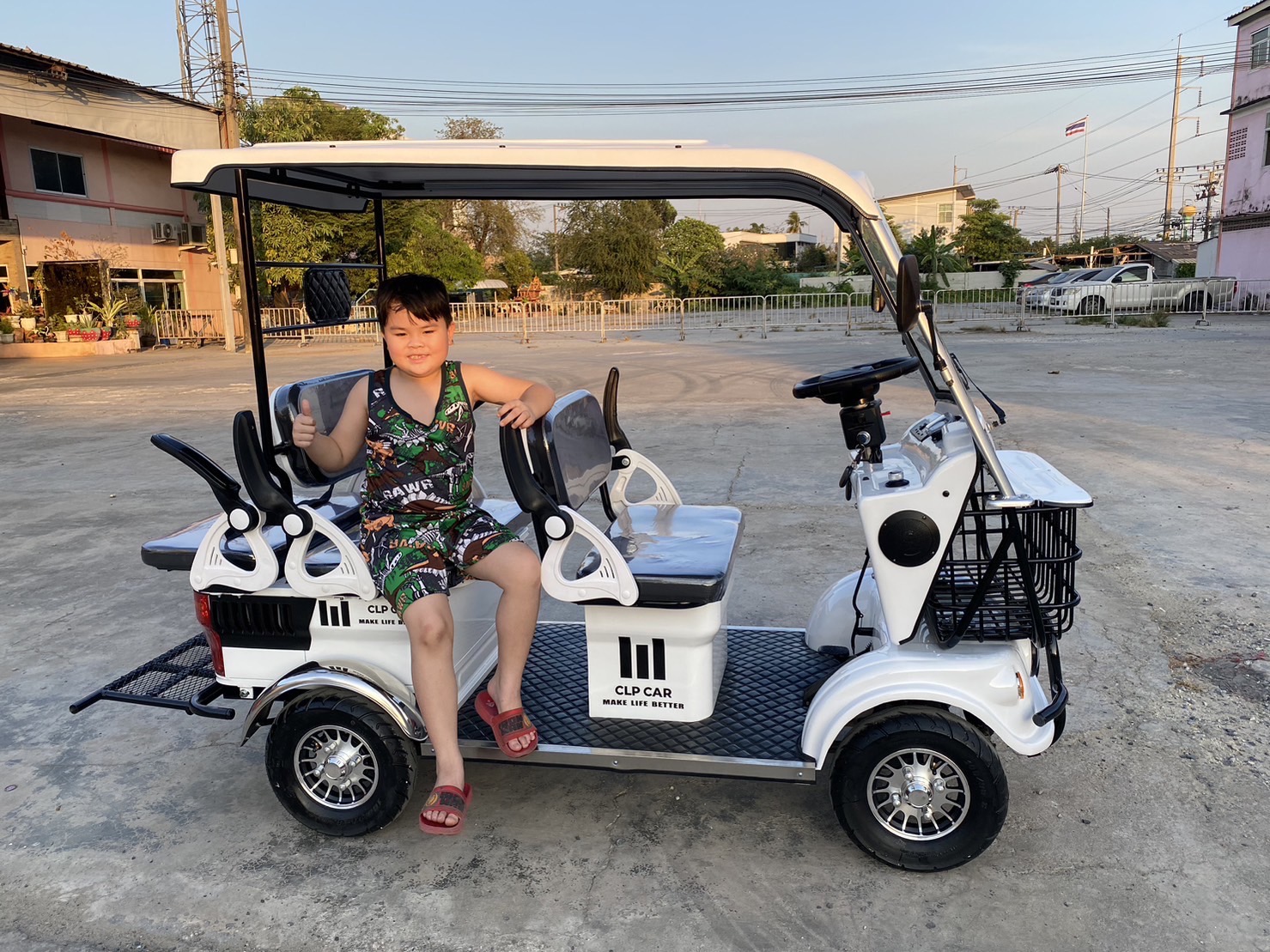 รถกอล์ฟไฟฟ้า 4 ล้อ 6 ที่นั่ง รุ่น M-04T ขับแบบพวงมาลัย