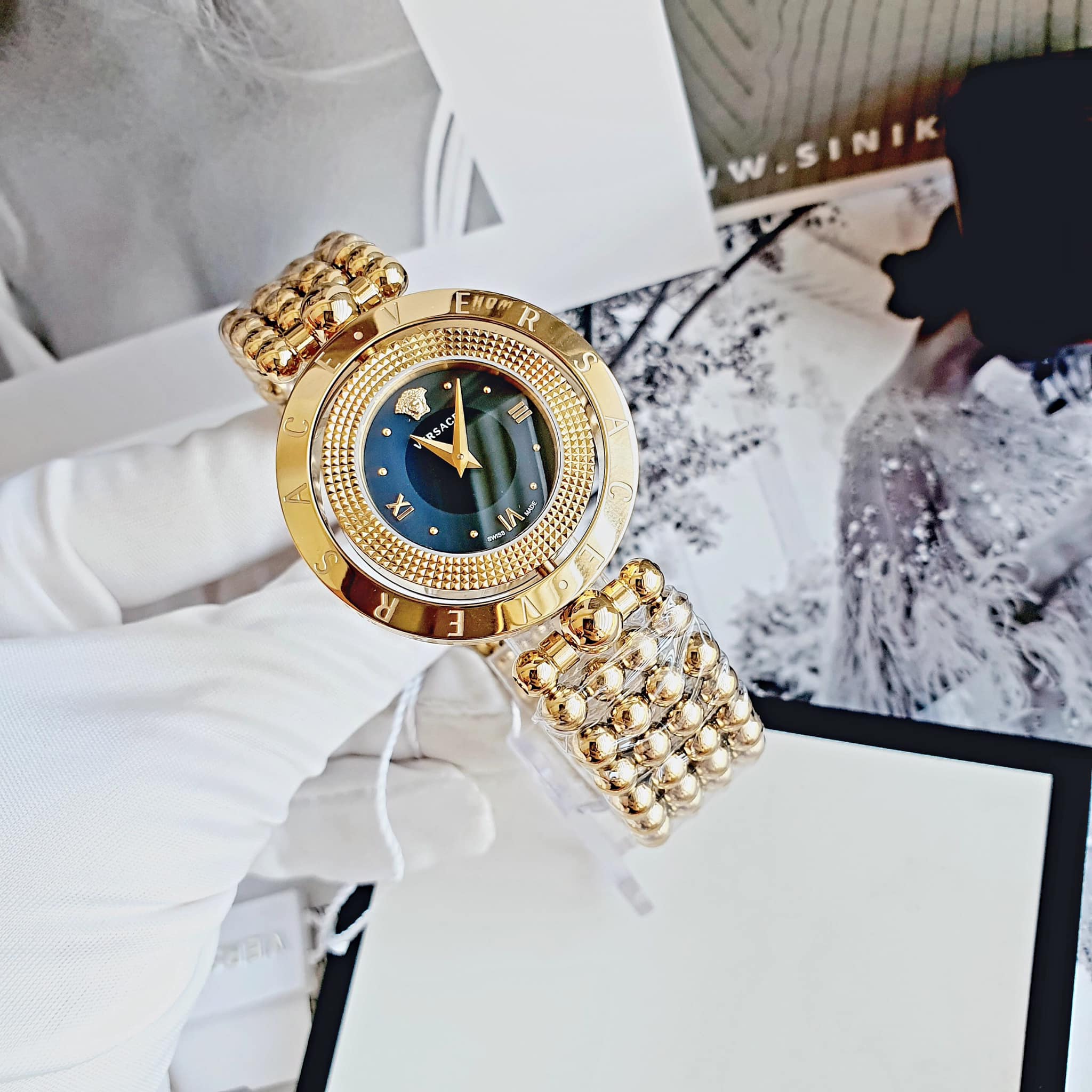 Versace VE7900820 นาฬิกาผู้หญิง Eon Quartz Women's Watch