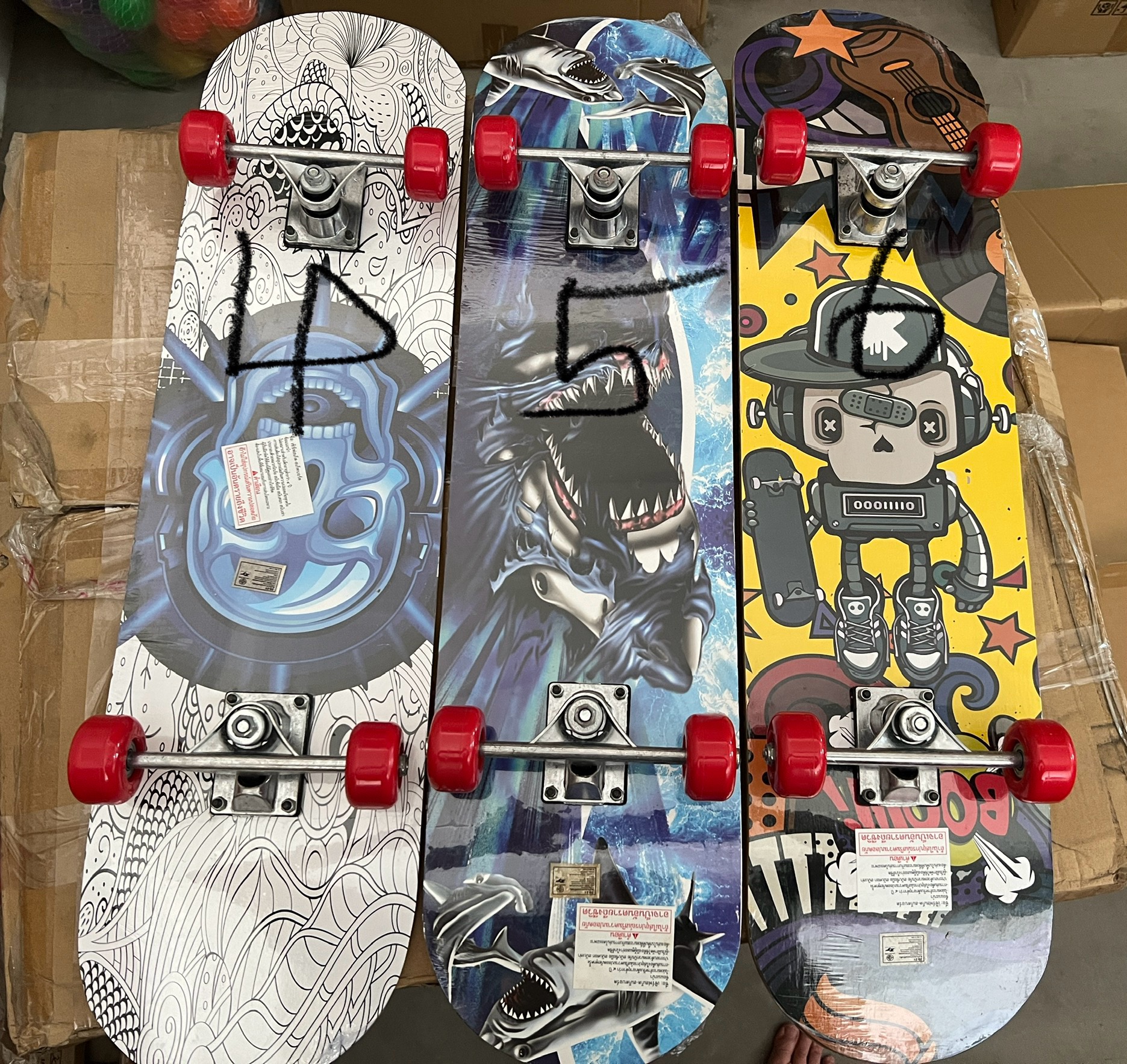 สเก็ตบอร์ด ขนาด80cm. มีพื้นทรายกันลื่น