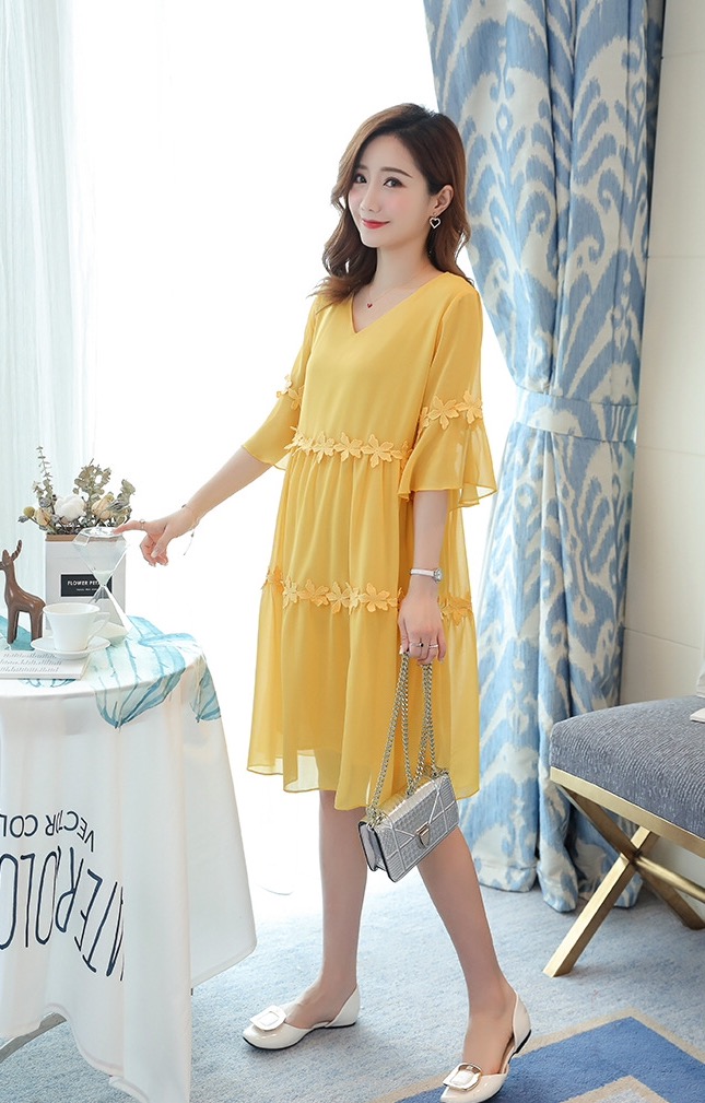 เดรสคลุมท้องสไตล์เกาหลี ผ้าชีฟอง มีซับใน ประดับดอกไม้รอบชุด น่ารักมากค่ะ M L XL,XXL