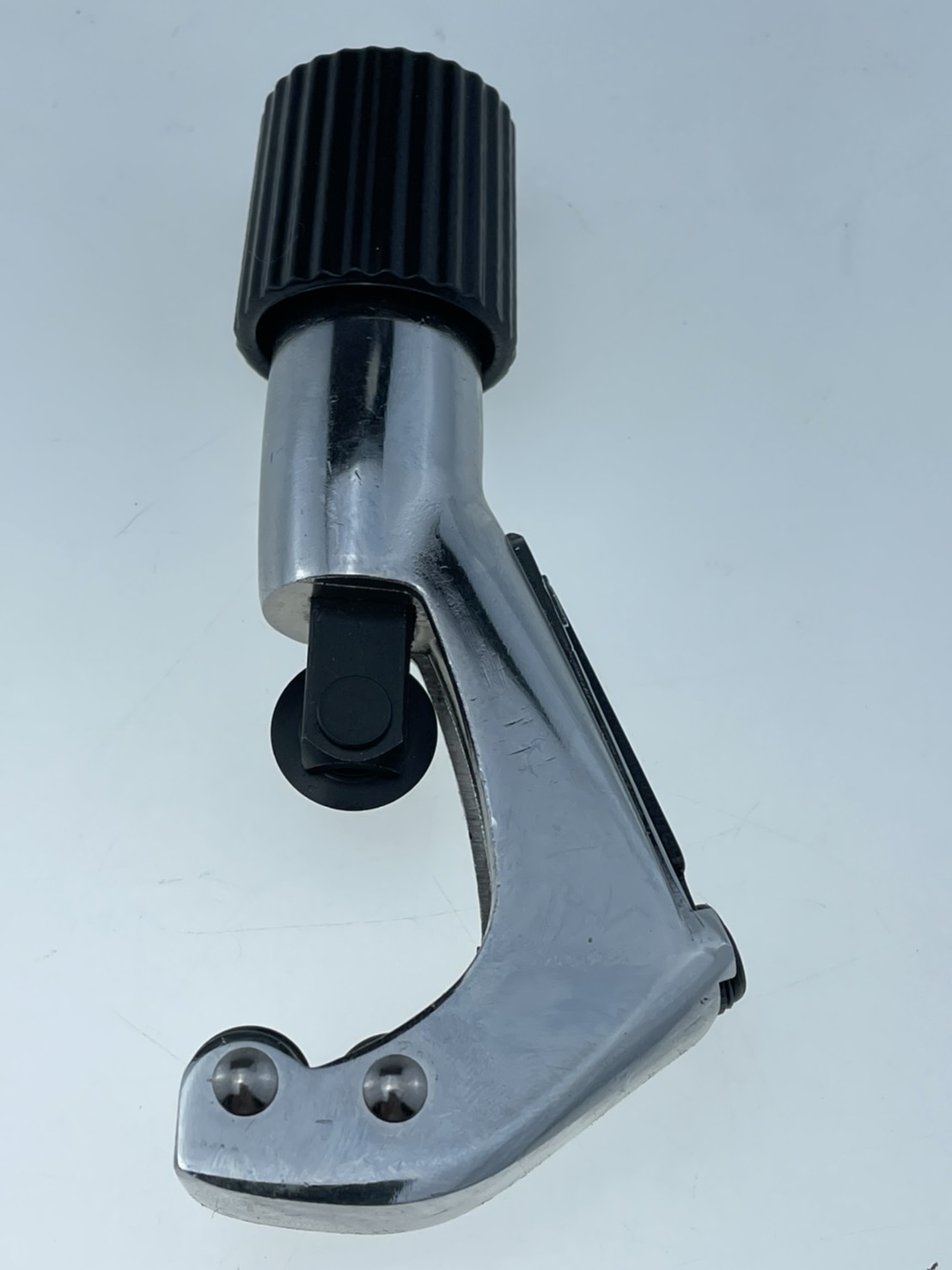 ตัวตัดรางผ้าม่านแบบกลมสำหรับท่อเหล็ก และท่ออลูมิเนียม ใช้งานง่ายไม่ต้องใช้ใบเลื่อย รอยตัดเรียบไม่ฉีกขาด สำหรับร้านผ้าม่านและ ช่างผ้าม่าน