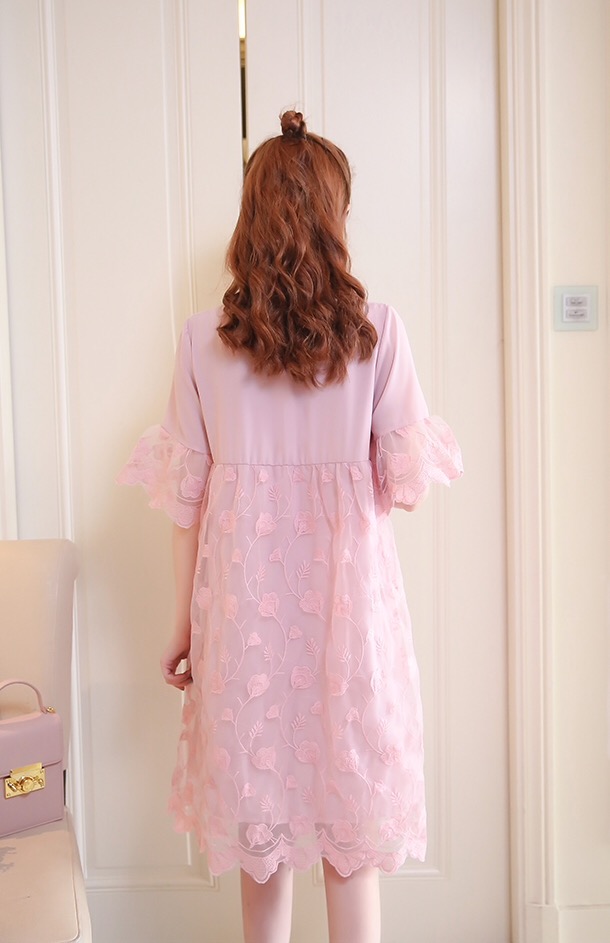 ชุดคลุมท้องเปิดน่ารัก ผ้าชีฟอง แขนระบาย ด้านนอกปักลายดอกไม้ มีซิปเปิดให้นม M,L,XL,XXL