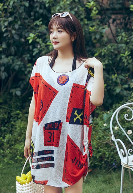 ชุดว่ายน้ำคนอ้วน 5xl พร้อมส่ง :ชุดว่ายน้ำไซส์ใหญ่ชุดเที่ยวทะเลสีแดงแต่งลายกราฟฟิก set 3ชิ้นมี บราผูกคอ กางเกงขาสั้นและเสื้อคลุมแบบเก๋น่ารักมากๆจ้า :ขนาด รอบอก 38 - 46 นิ้ว เอว 34 - 44 นิ้ว สะโพก 38 - 50 นิ้ว เสื้อคลุมรอบอกกว้าง 52 นิ้ว