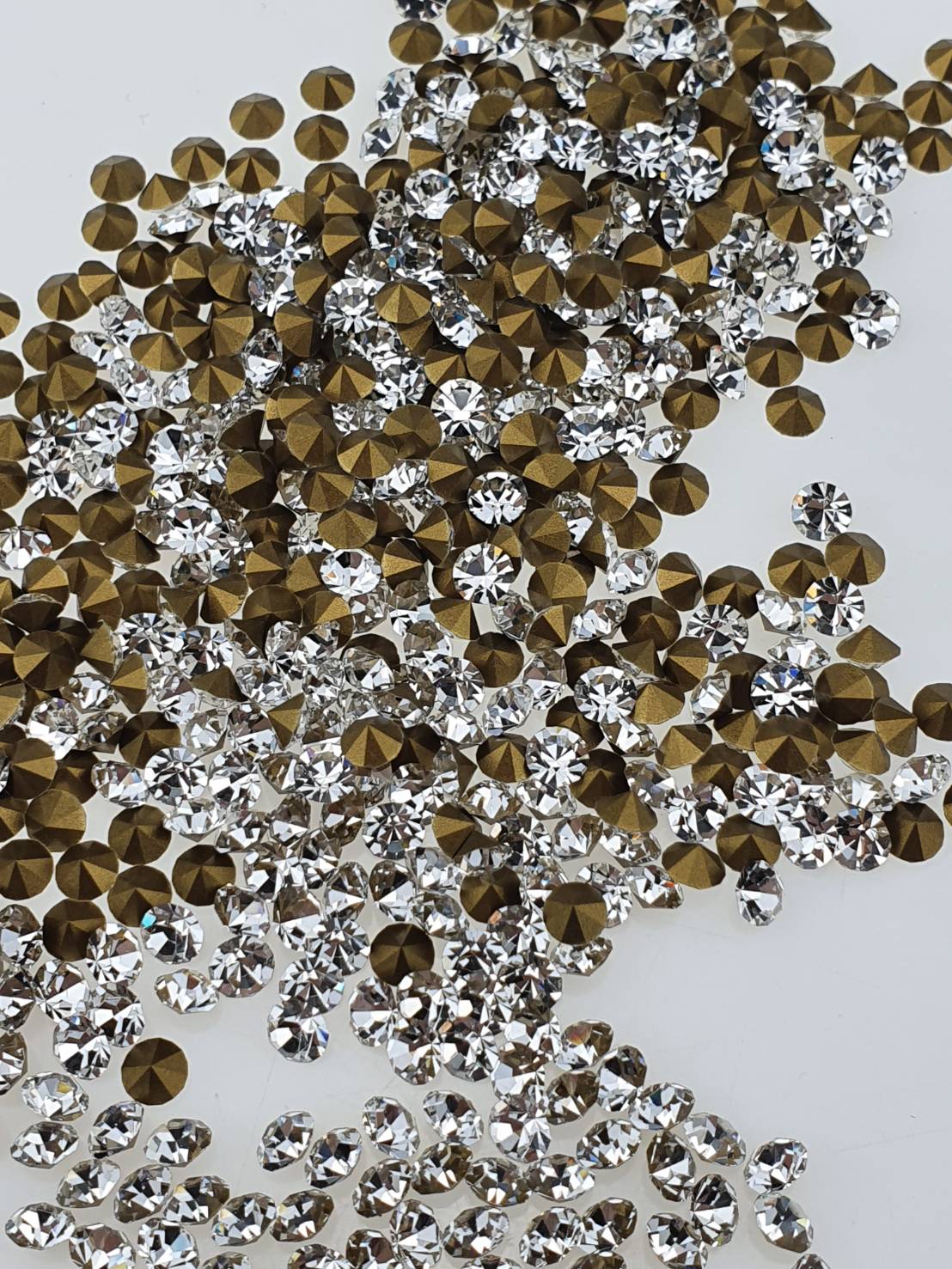 เพชรชวารอฟกี้ คริสตัลแท้ เกรดอ๊อกตั้น Oktant ก้นแหลมสำหรับงานเครื่องประดับตกแต่ง