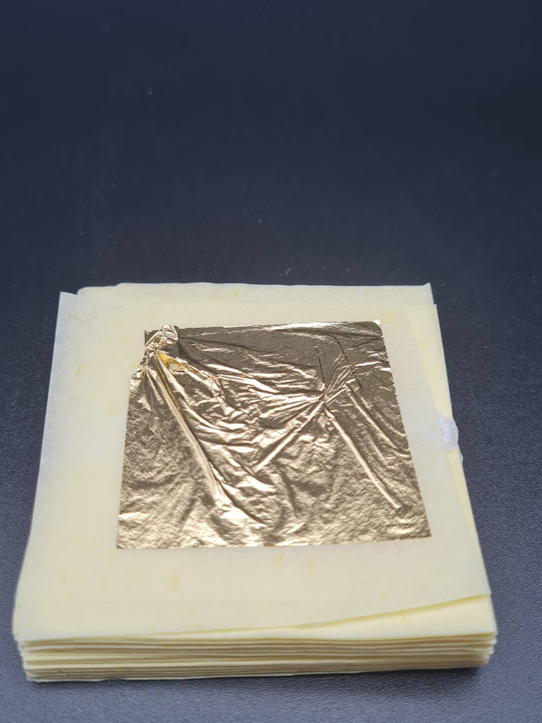 ทองคำเปลวแท้ 99.99% 24K pure gold leaf 0.12 micron สำหรับงานสปา ใช้ในการนวดหน้าร่วมกับ เซรั่ม ครีมหรือโลชั่น หรือ ใช้ตกแต่งอาหาร (ราคาต่อ แผ่น)