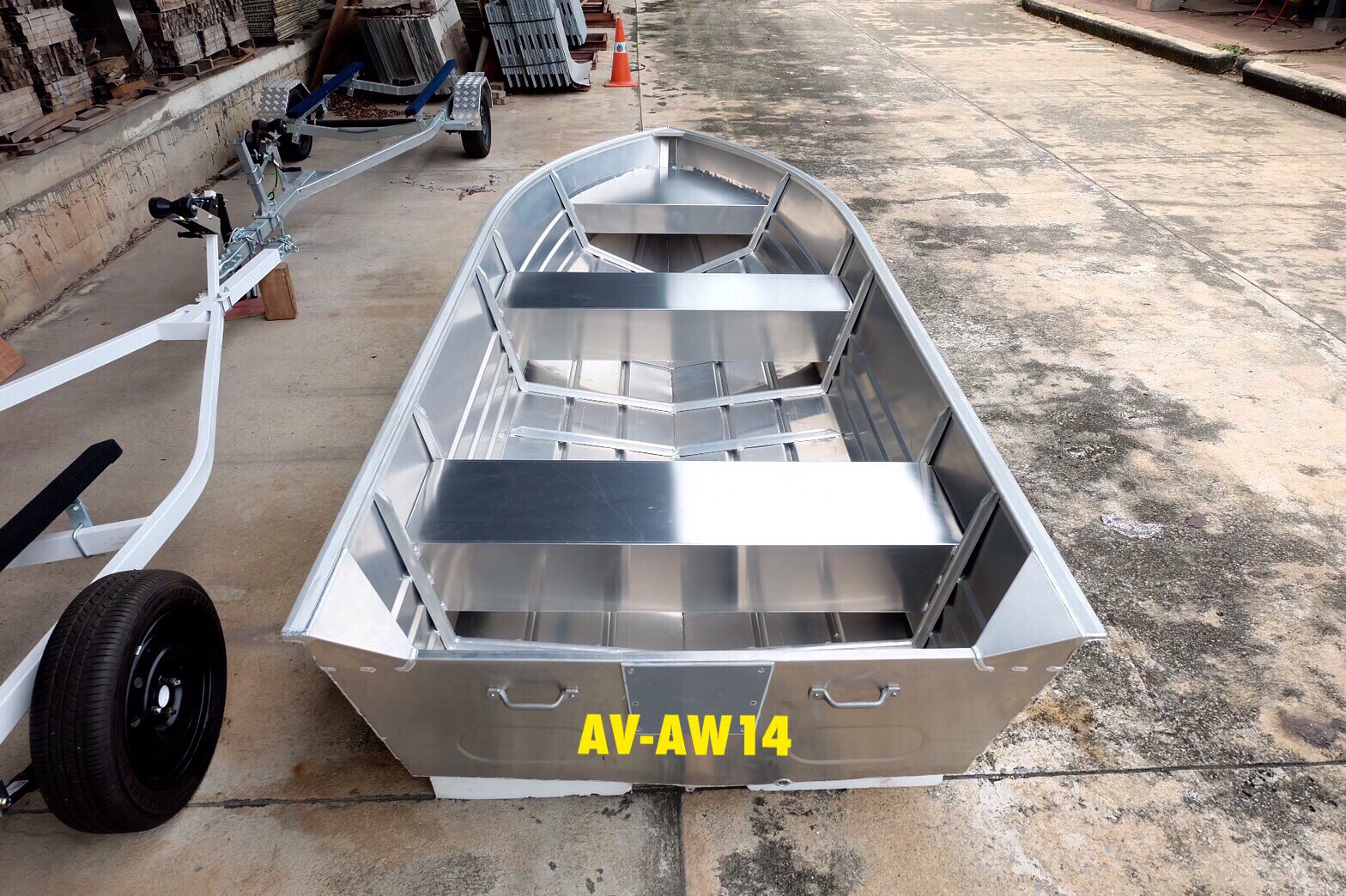 เรือท้องวีรุุ่น AV-AW14