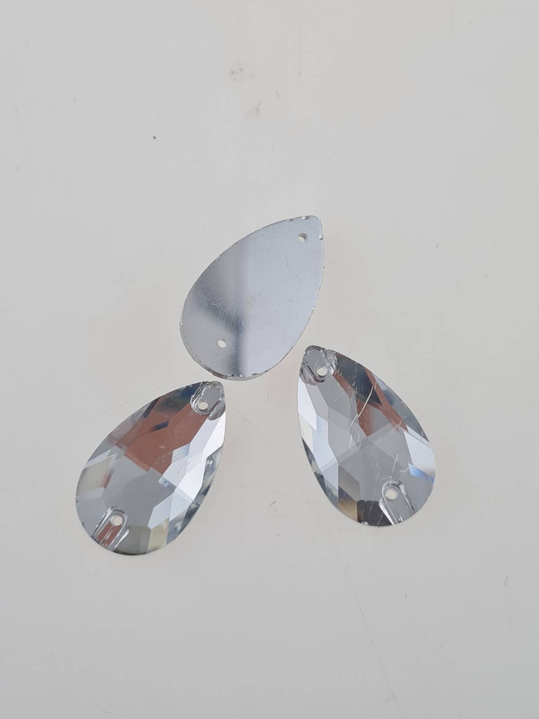 คลิสตัลน้ำมันก๊าด คริสตัลหยดน้ำสีรุ้ง คริสตัลหยดน้ำแบบเย็บสำหรับชุดลิเก หมอลำใช้ในงานเครื่องประดับต่างๆ