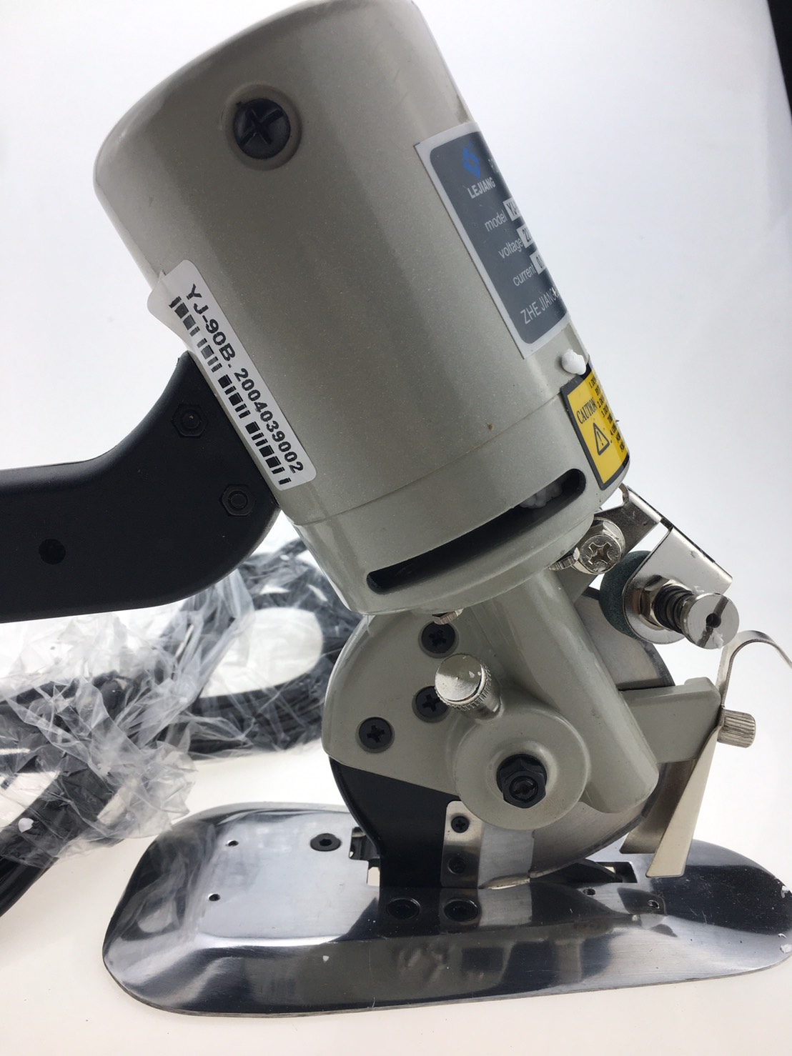 เครื่องตัดผ้าใบมีดกลมขนาด 3.5 นิ้ว รุ่น RSD-90 (แถมฟรี!ใบมีดสำรอง+จารบี+หินลับใบมีด+กระดาษทราย+ขวดหยอดน้ำมัน)