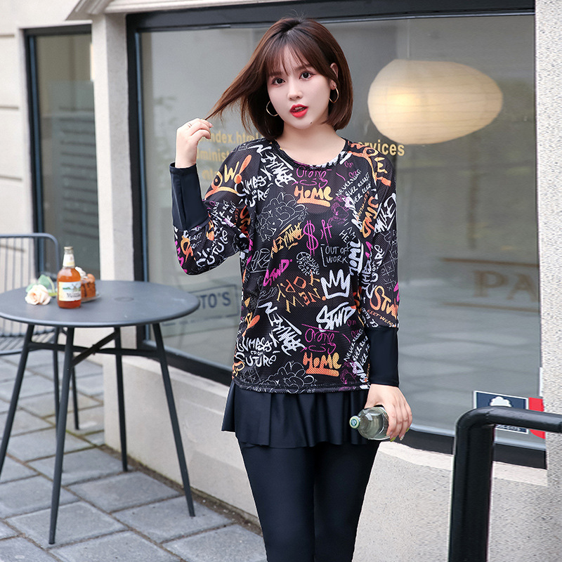 ชุดว่ายน้ำคนอ้วน 6xl แบบสปอร์ตพร้อมส่ง :ชุดว่ายน้ำไซส์ใหญ่สีดำแต่งลายอักศร set 3 ชิ้นมีบรา กางเกงขายาวติดกระโปรงระบายและเสื้อคลุม แบบสวยน่ารักมากๆจ้า:รอบอก40-50นิ้ว เอว32-44นิ้ว สะโพก40-52นิ้ว เสื้อคลุมรอบอกกว้าง52นิ้ว