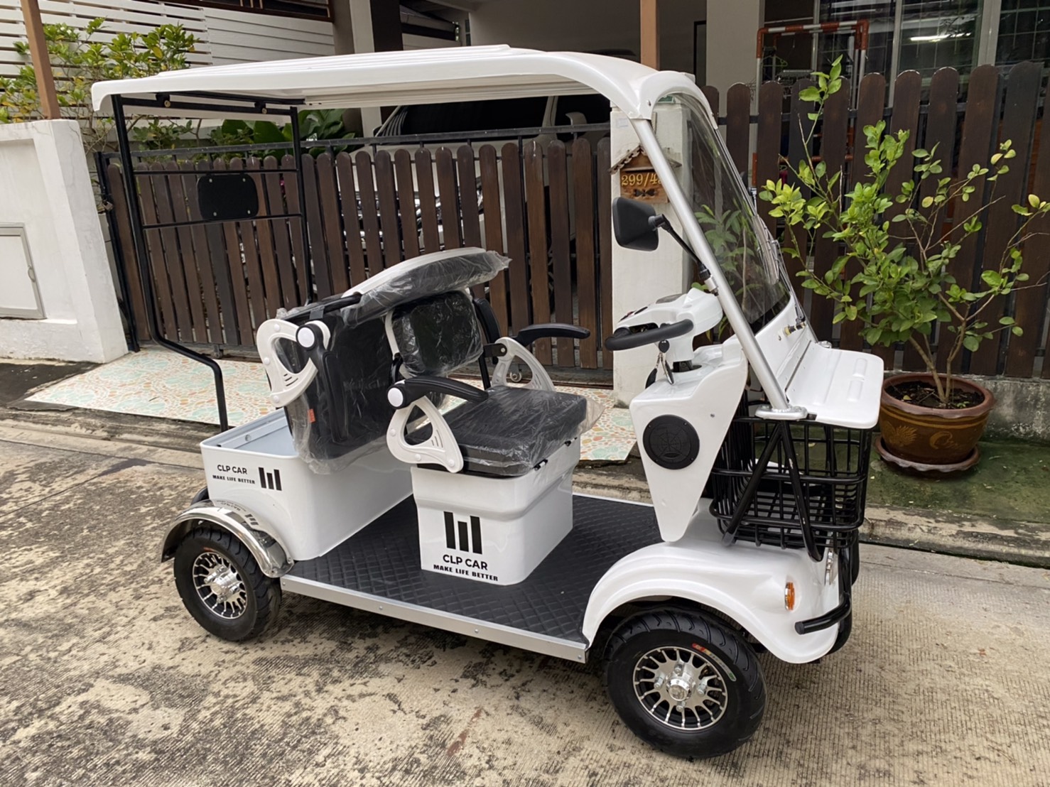 รถไฟฟ้า 4 ล้อ 3 ที่นั่ง รุ่น M-03 ยี่ห้อ CLP CAR ขับแฮนด์บิด ขาว