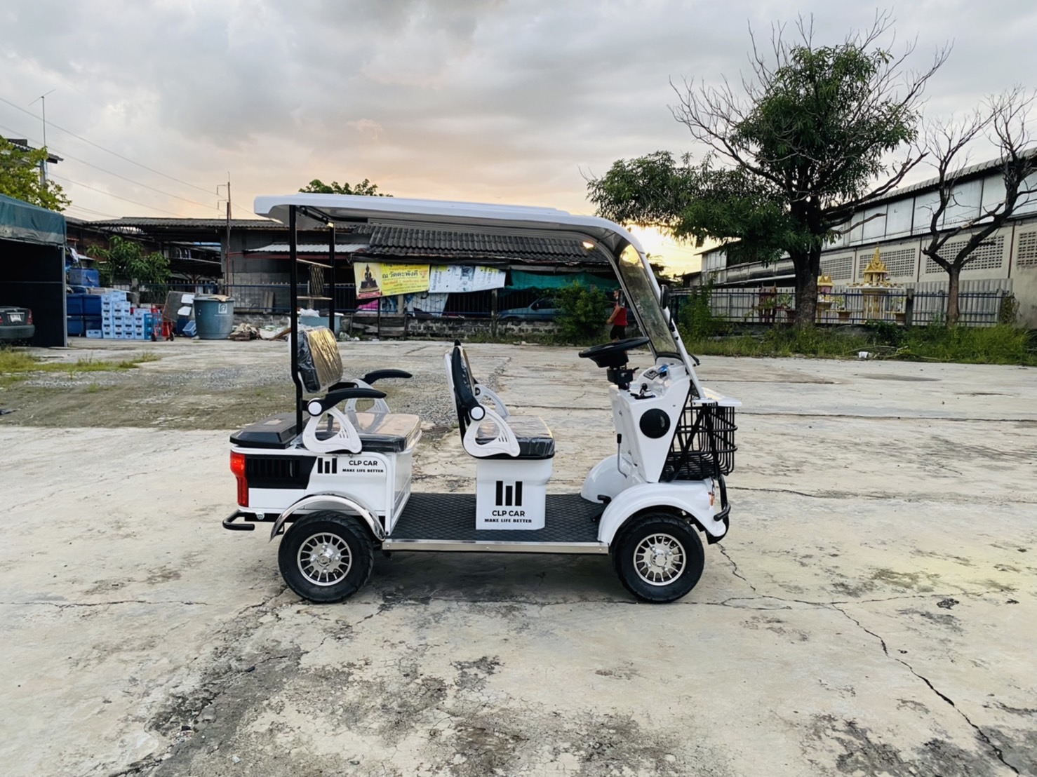 รถกอล์ฟไฟฟ้า 4 ล้อ 4 ที่นั่ง รุ่น M-04 ขับแบบพวงมาลัย