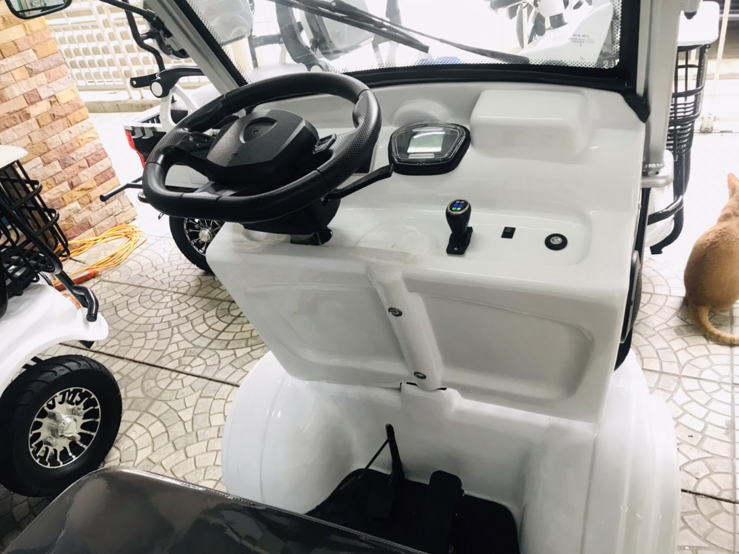 รถกอล์ฟไฟฟ้า 4 ล้อ 4 ที่นั่ง รุ่น M-04 ขับแบบพวงมาลัย