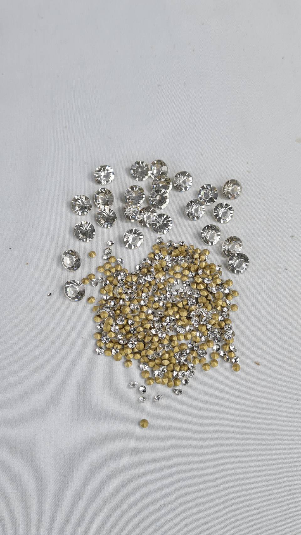 คริสตัลก้นแหลม (เนื้อ แก้วคริสตัล) เพรชก้นแหลมขนาด 1มิลลิเมตร ถึง 10มิลลิเมตร สีขาวใสก้นปรอทเงา สำหรับงานเครื่องประดับ กรอบพระเครื่องประดับไทย