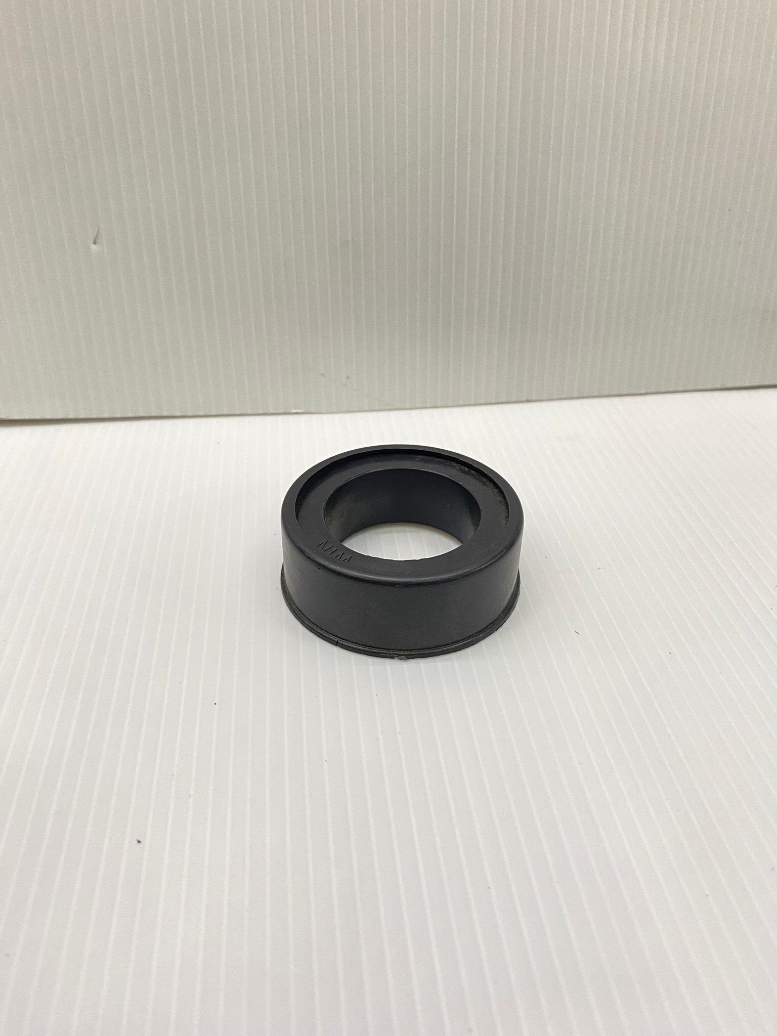 เทปพันเกลัยว 5m.x16mm. ตลับดำ ตรา Win