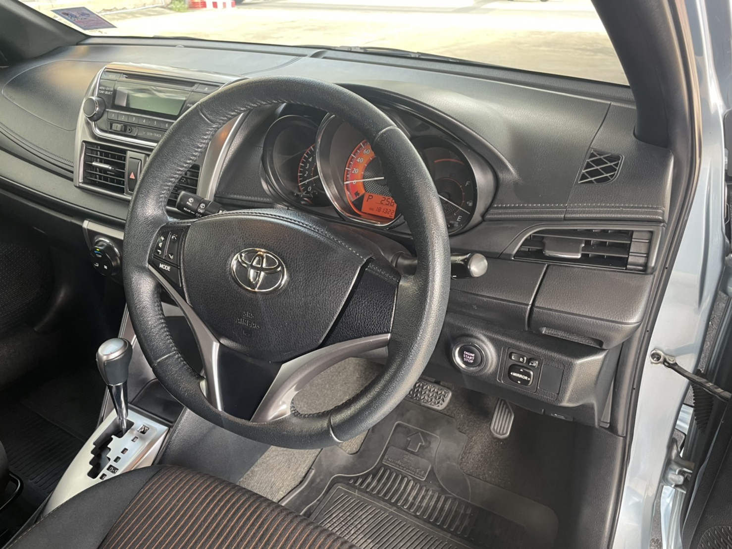 Toyota Yaris 1.2G AT 2013