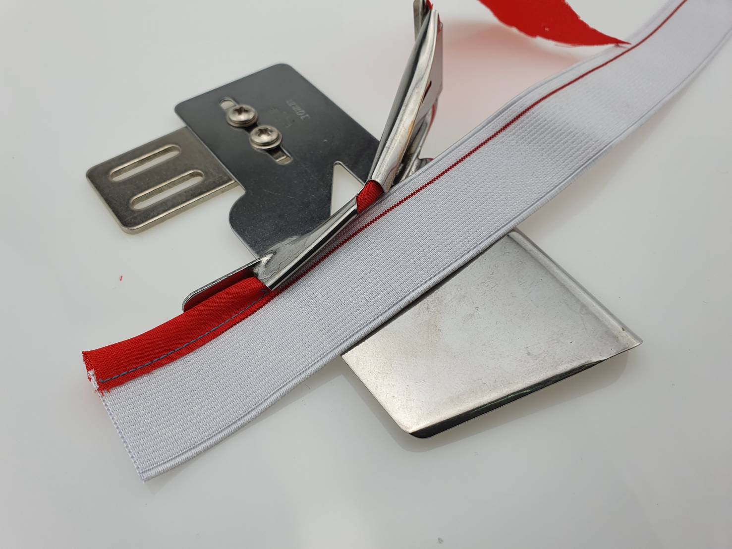 ซองกุ้น ซองกุ๊น ขนาด 20มม ถึง 50 มม แบบอมขอบ จักรเย็บผ้า อุตสหกรรมเข็มเดี่ยวแบบไม่ต้องเปลี่ยนฟันจักร ติดตั้งง่าย