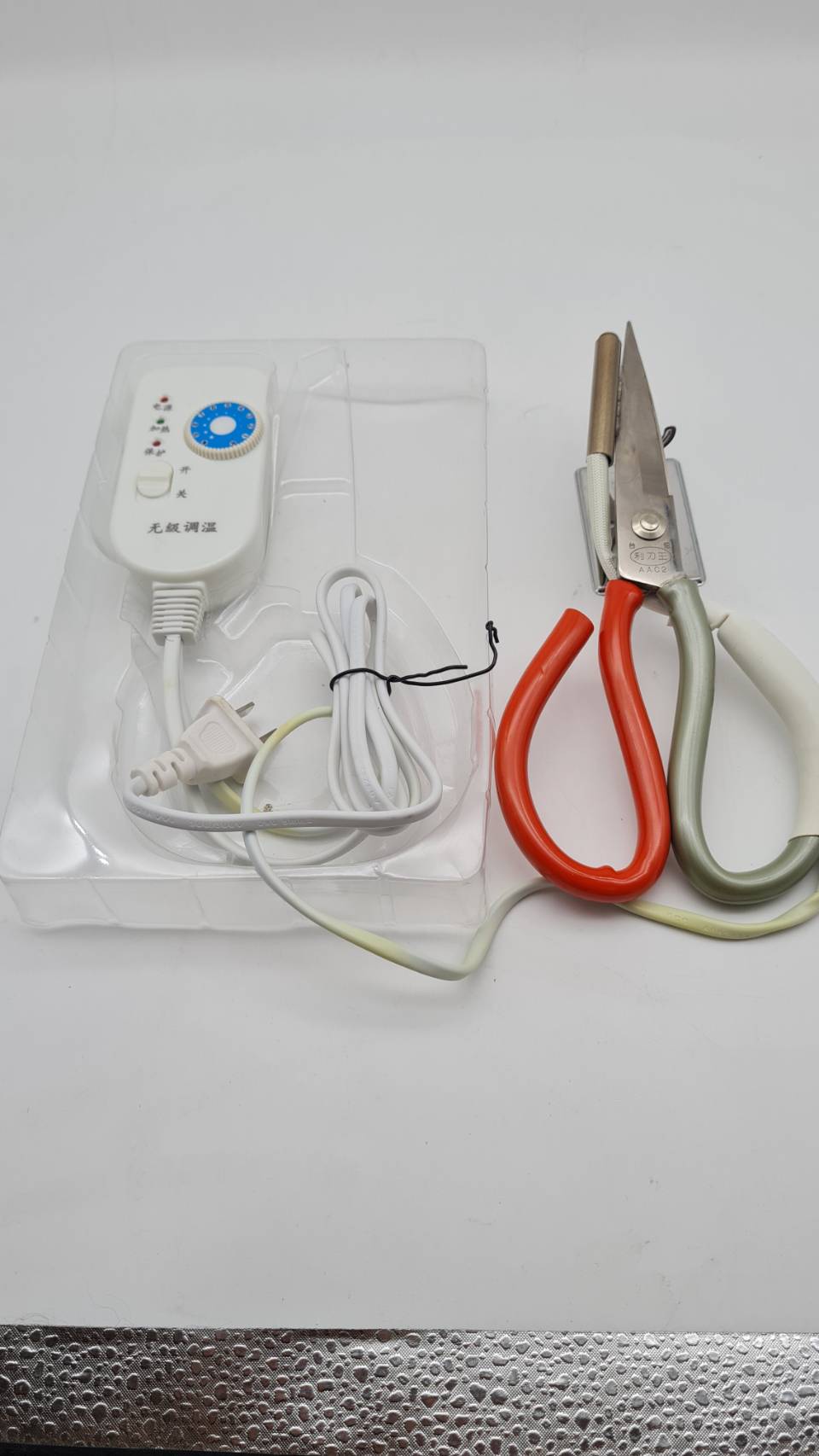 กรรไกรความร้อน Heat scissor เครื่องมือที่ช่วยให้การตัดผ้าของคุณเป็นเรื่องง่าย ขอบเรียบไม่รุ่ย