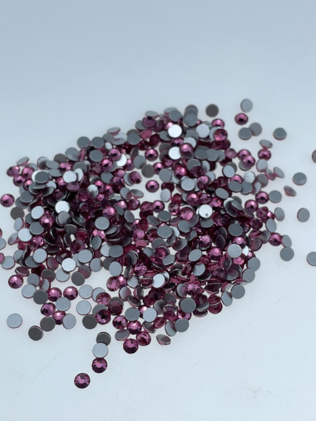 เพชรคริสตัลก้นตัด ขนาด SS12 (3.2มิลลิเมตร ) จำนวน 1440 เม็ดใช้งานง่ายเหมาะกับงาน DIYเสื้อผ้าต่างๆ