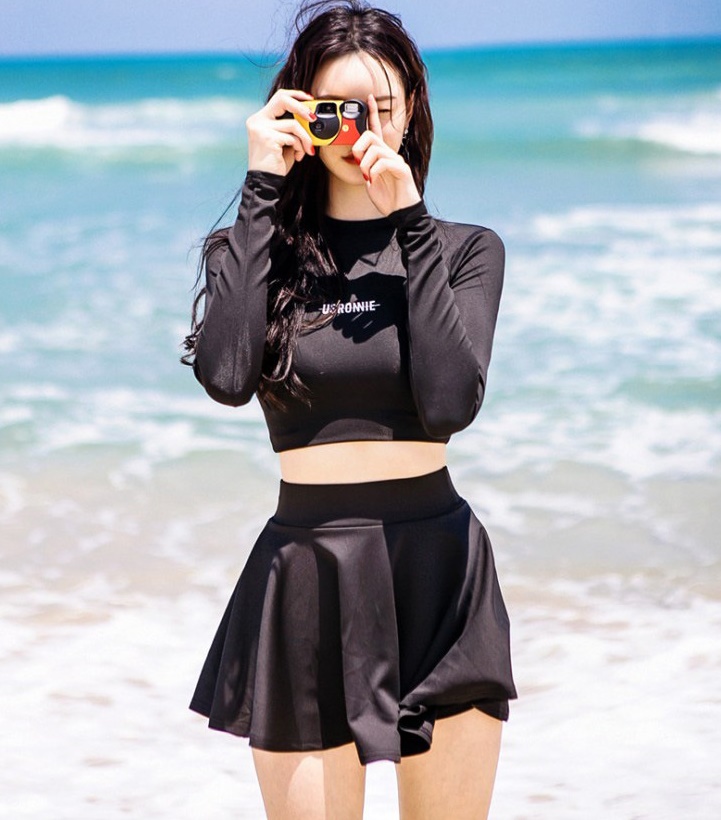 ชุดว่ายน้ำทูพีช พร้อมส่ง:ชุดว่ายน้ำสีดำแขนยาวผูกโบว์ด้านหลัง กระโปรงมีกางเกงใส่ด้านในแบบเก๋น่ารักมากๆจ้า:รอบอก30-38นิ้ว เอว30-38นิ้ว สะโพก30-38นิ้ว