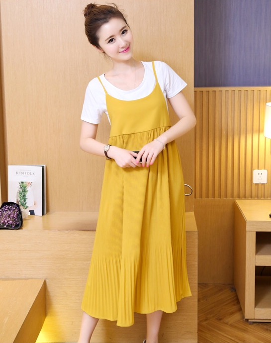 เอี๊ยมกระโปรงคลุมท้อง ยาวด้านล่างอัดพรีทสีเหลือง + เสื้อยืดสีขาว M,L,XL,XXL