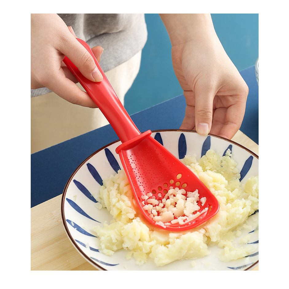 ทัพพีด้ามยาว ขูด บด กรองอาหาร ช้อนเอนกประสงค์ ช้อนกรอง