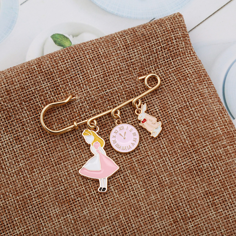 เข็มกลัดติดชุด ติดเพื่อความสวย หรือติดเพื่อความเชื่อสวยลงตัว เซตแฟนตาซี V.2