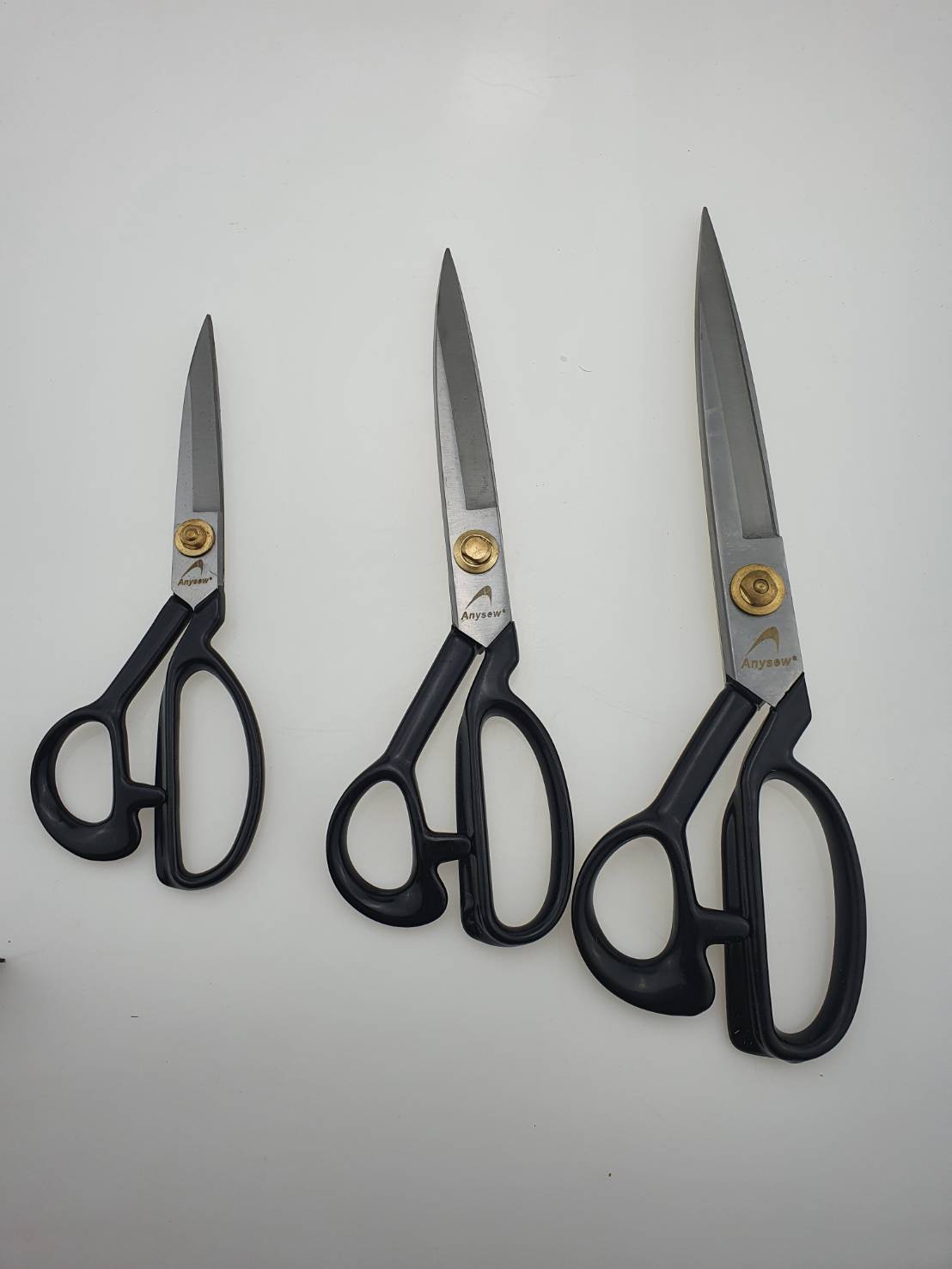 กรรไกรตัดผ้า น้ำหนักเบาผลิตจากเหล็กกล้าอย่างให้งานได้ทันทีไม่ต้องลับคมใหม่ตอนเริ่มใช้งาน