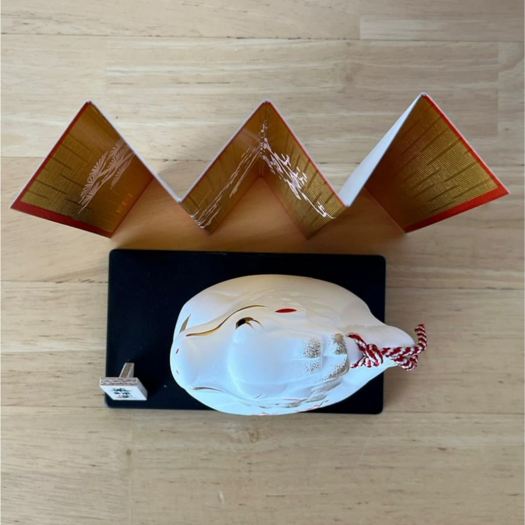 [PRE-ORDER] มังกรขาว ลายดอกไม้ ข้างในมีกระดิ่ง ของมงคลญี่ปุ่น ฮวงจุ้ยโต๊ะทำงาน เสริมโชคลาภ วันตรุษจีน ปีมังกร นำเข้าจากญี่ปุ่น Dragon Zodiac 2024