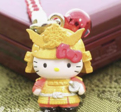 คิตตี้ ชุดซามูไร ใส่ชุดเกราะและสวมหมวกสีทอง